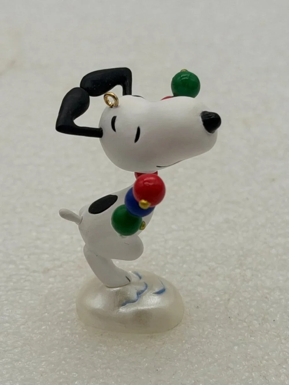 2015 Hallmark Keepsake Ornament Peanuts Snoopy Decking the Tree